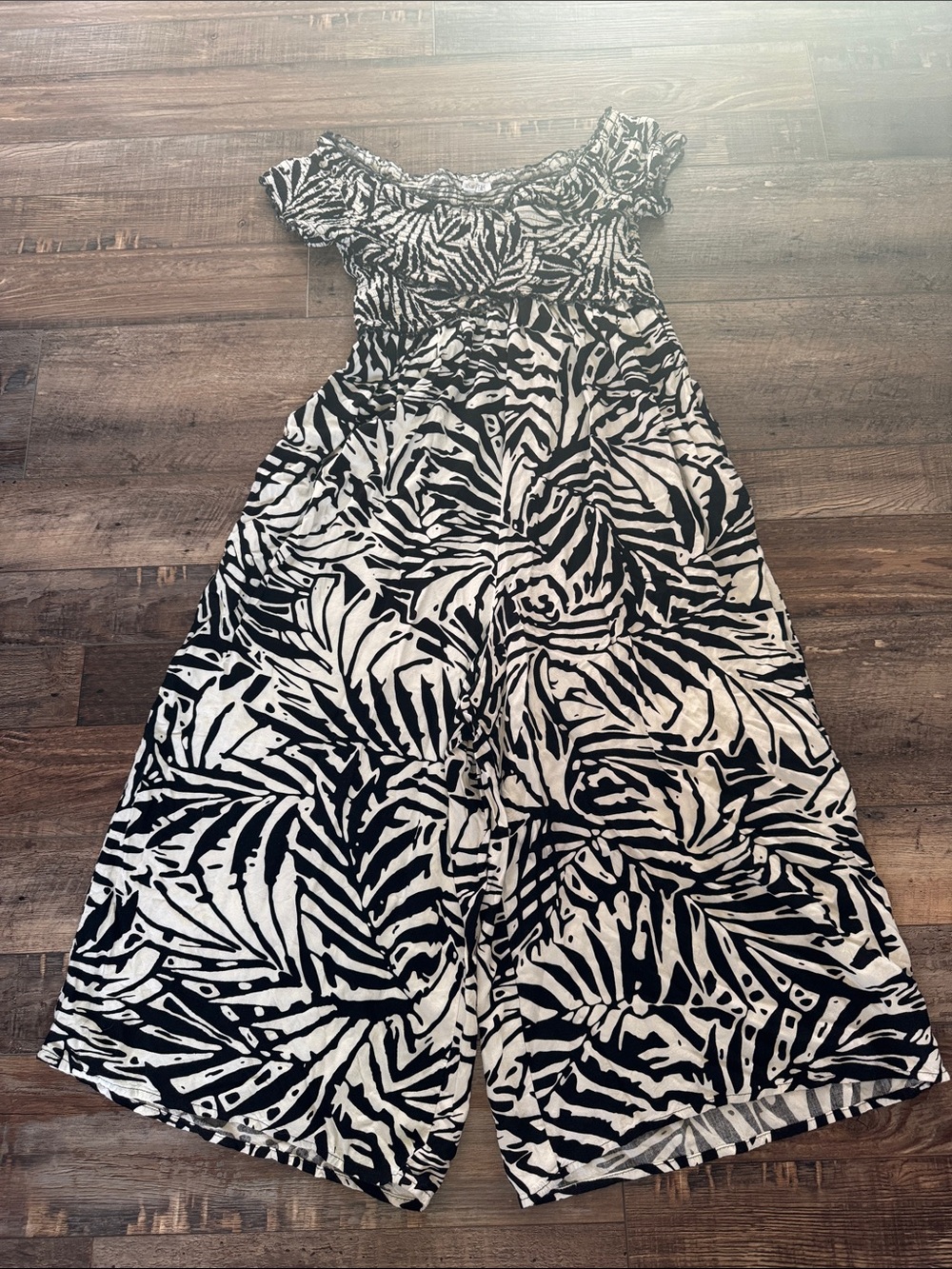 Patrons of Peace Black and White Leaf-Print Off-Shoulder Dress/pants